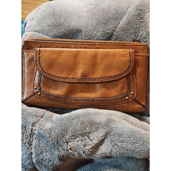 Fossil Brown Leather full zip long wallet. Normal signs of ware see pictures - Picture 1 of 10